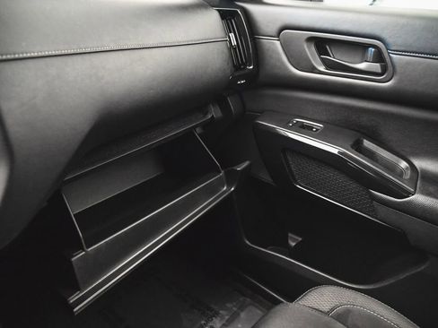 Used 2023 Nissan Pathfinder SV image 16