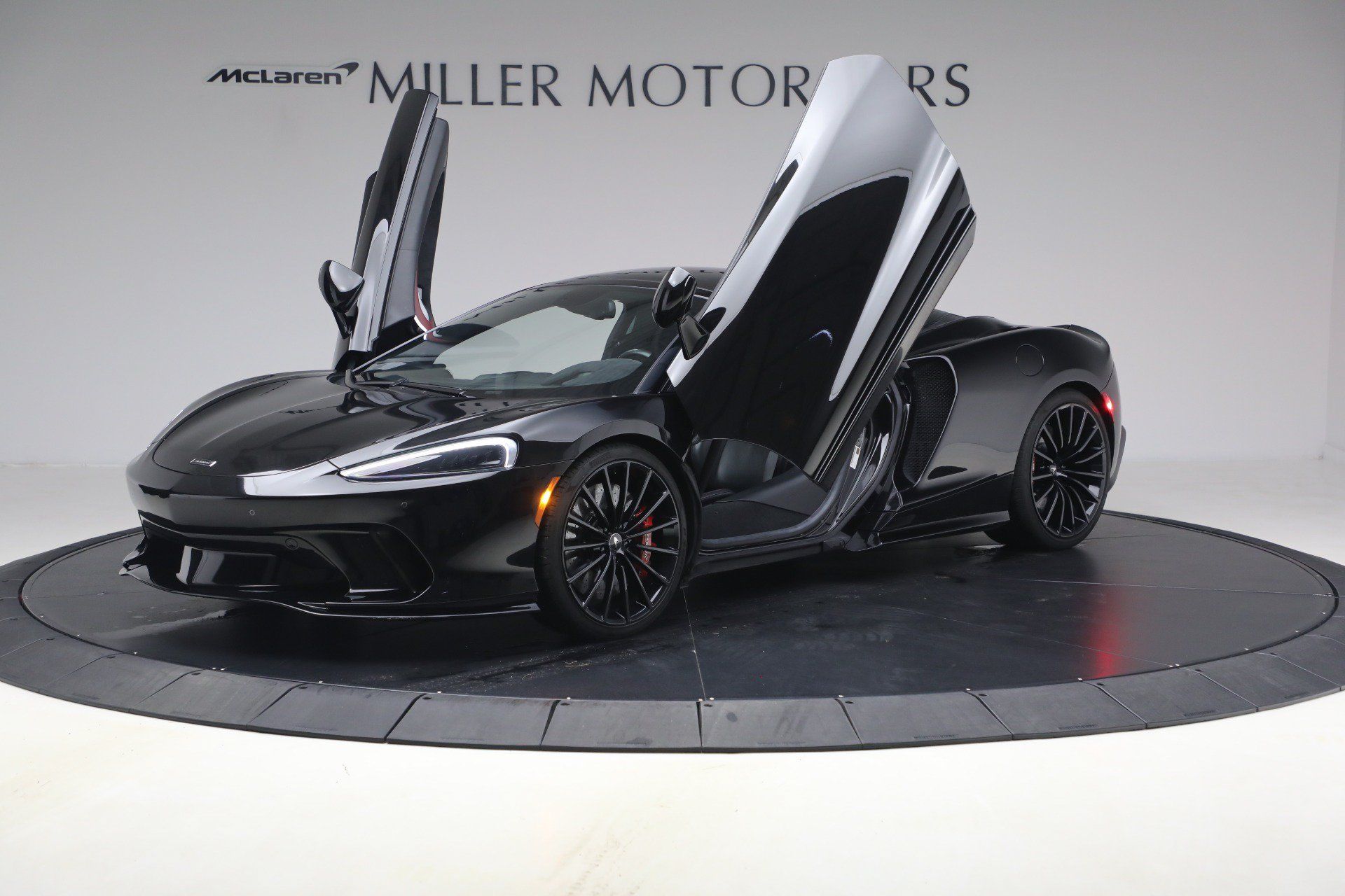 Used 2023 McLaren GT RWD image 14