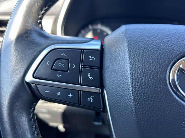 Used 2021 Toyota Highlander XLE AWD/4WD image 25