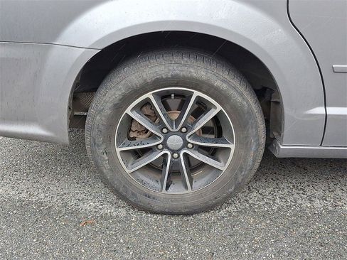 Used 2017 Dodge Grand Caravan GT image 5