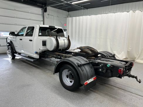Used 2022 RAM 5500 Tradesman w/ Chrome Appearance Group AWD/4WD image 4