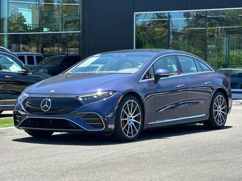 Used 2023 Mercedes-Benz EQS 580 4MATIC Sedan w/ Exclusive Trim Package image 7