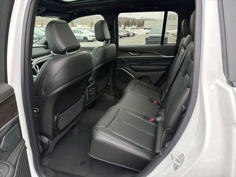 New 2026 Jeep Grand Cherokee Limited w/ Limited Altitude Package AWD/4WD image 10