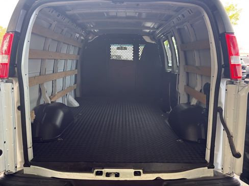 Used 2024 GMC Savana 2500 w/ Driver Convenience Package RWD image 8