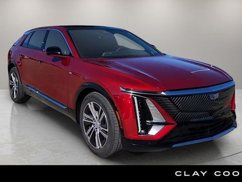 Certified 2025 Cadillac Lyriq Luxury w/ LPO, Floor Liner Package RWD image 1