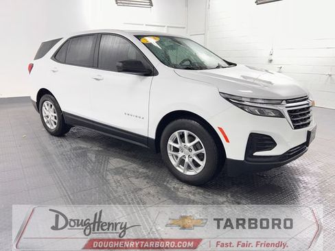 Used 2024 Chevrolet Equinox LS w/ LS Convenience Package FWD image 3