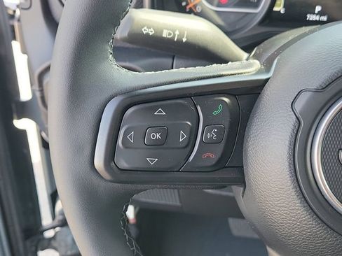 Used 2025 Jeep Gladiator Rubicon AWD/4WD image 29