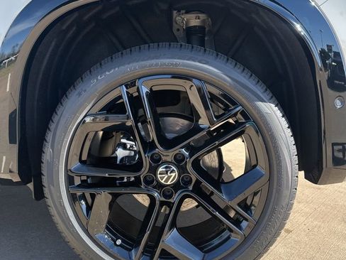New 2026 Volkswagen Tiguan SE R-Line image 8