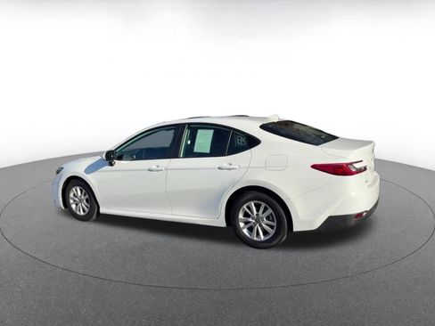 Used 2025 Toyota Camry LE image 10