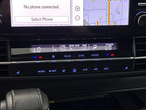 Used 2021 Toyota Sienna XSE w/ XSE Plus Package AWD/4WD image 28