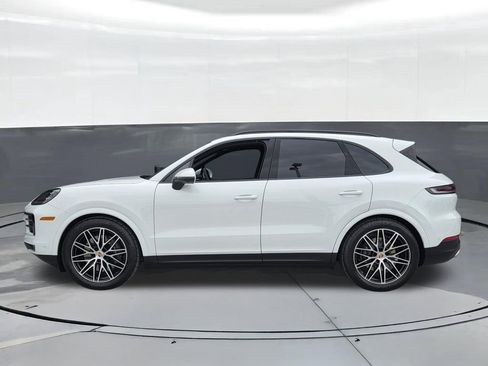 Certified 2025 Porsche Cayenne AWD/4WD image 2