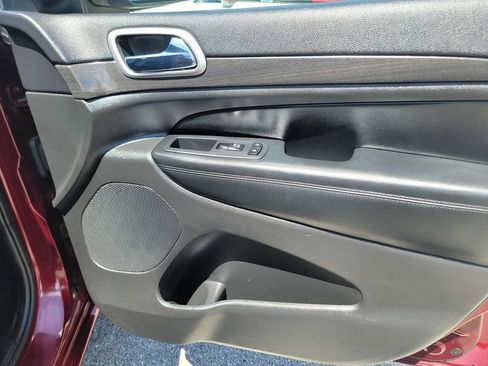 Used 2018 Jeep Grand Cherokee Altitude RWD image 24