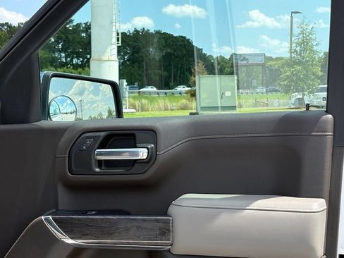 Used 2019 Chevrolet Silverado 1500 LTZ w/ LTZ Convenience Package AWD/4WD image 15