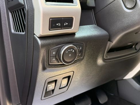 Used 2018 Ford F150 Lariat w/ Equipment Group 502A Luxury AWD/4WD image 26