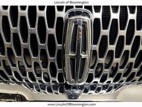 Used 2022 Lincoln Nautilus Black Label w/ Class II Trailer Tow Package AWD/4WD image 13