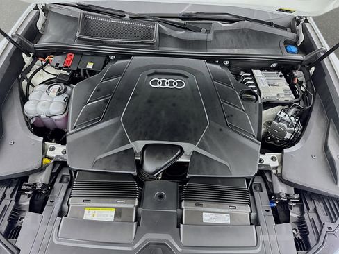 Used 2022 Audi Q8 Premium Plus image 33
