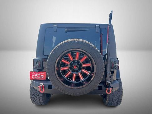 Used 2017 Jeep Wrangler Unlimited Sahara AWD/4WD image 9