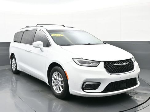 Used 2022 Chrysler Pacifica Touring-L image 1