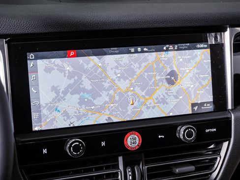 Certified 2025 Porsche Macan image 22