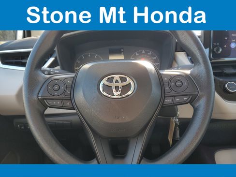 Used 2025 Toyota Corolla LE image 19