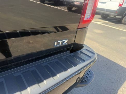 Used 2018 Chevrolet Silverado 1500 LTZ Z71 w/ LTZ Plus Package AWD/4WD image 39