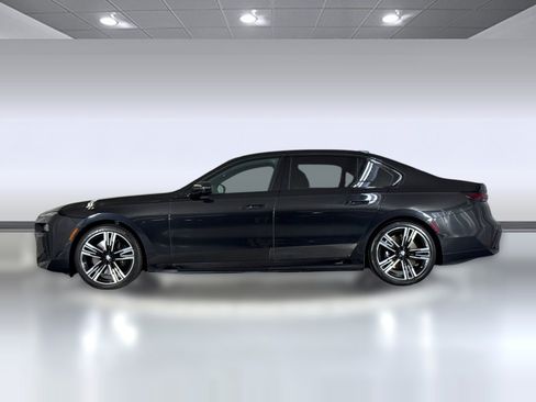 Used 2023 BMW i7 xDrive60 AWD/4WD image 2