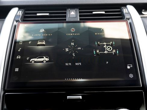 Certified 2024 Land Rover Discovery S image 23