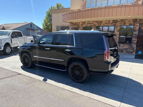 Used 2018 Cadillac Escalade Luxury AWD/4WD image 30