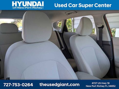 Used 2025 Hyundai Kona SE image 6
