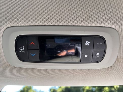 Used 2024 Chrysler Pacifica Touring-L image 16