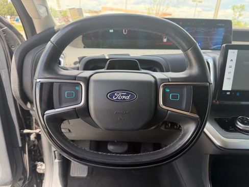 Used 2025 Ford Expedition Max Platinum AWD/4WD image 13