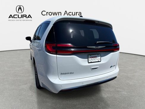 Used 2024 Chrysler Pacifica Limited FWD image 8