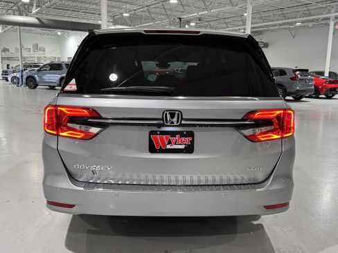 Used 2023 Honda Odyssey Elite image 19