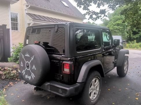 Used 2018 Jeep Wrangler Sport AWD/4WD image 6
