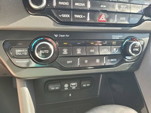 Used 2018 Kia Niro EX w/ EX Premium Package image 24