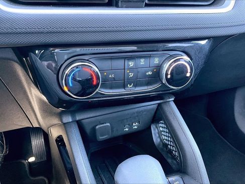 Used 2025 Chevrolet TrailBlazer LT AWD/4WD image 26