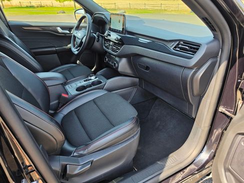 Used 2025 Ford Escape ST-Line AWD/4WD image 25