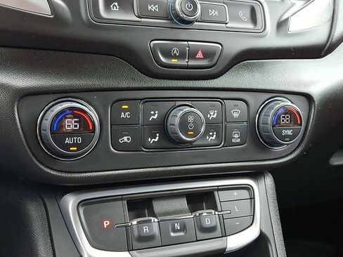Used 2024 GMC Terrain SLE w/ Driver Convenience Package AWD/4WD image 17