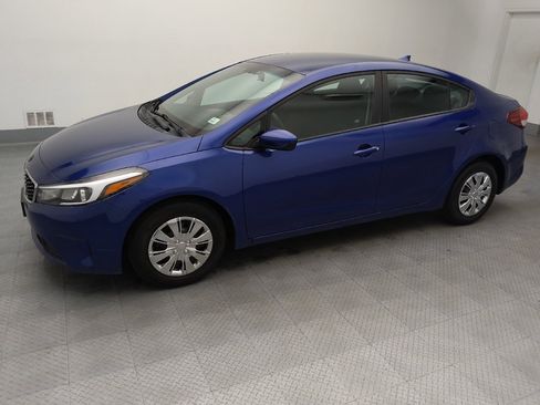 Used 2017 Kia Forte LX FWD image 2