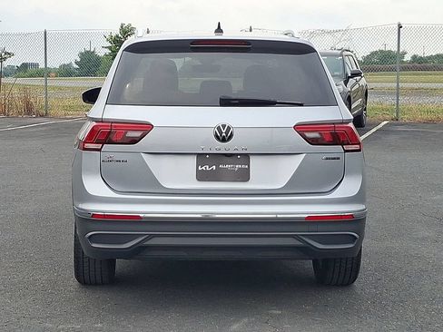 Used 2022 Volkswagen Tiguan SE AWD/4WD image 4