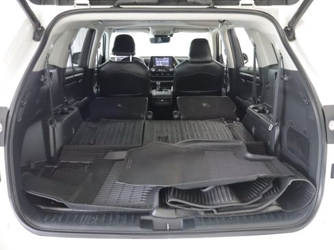 Used 2021 Toyota Highlander XLE AWD/4WD image 25