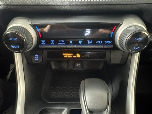 Used 2019 Toyota RAV4 LE w/ Carpet Mat Package AWD/4WD image 16