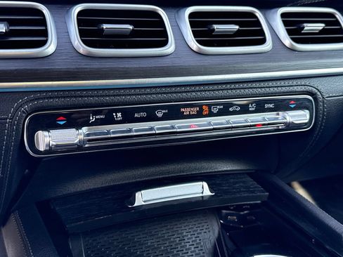 Used 2023 Mercedes-Benz GLS 580 4MATIC image 38