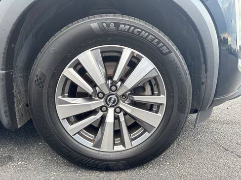 Used 2022 Nissan Pathfinder SL AWD/4WD image 3