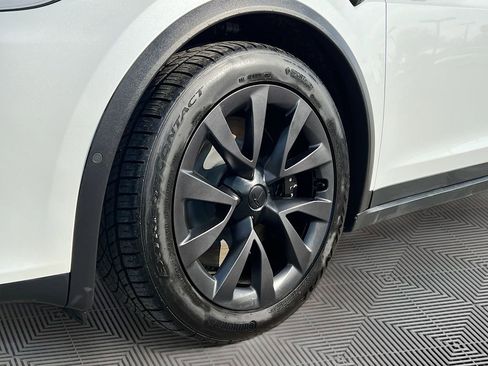Used 2022 Tesla Model X image 30