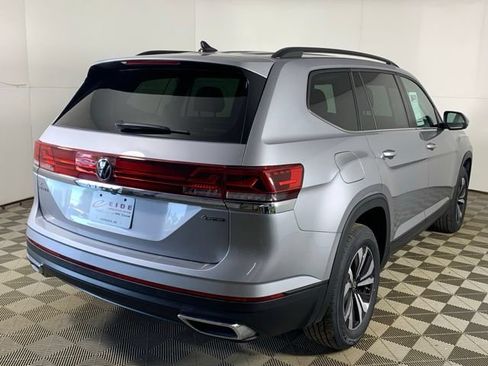 Used 2024 Volkswagen Atlas SE AWD/4WD image 17