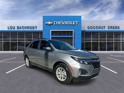 Used 2023 Chevrolet Equinox LT image 2