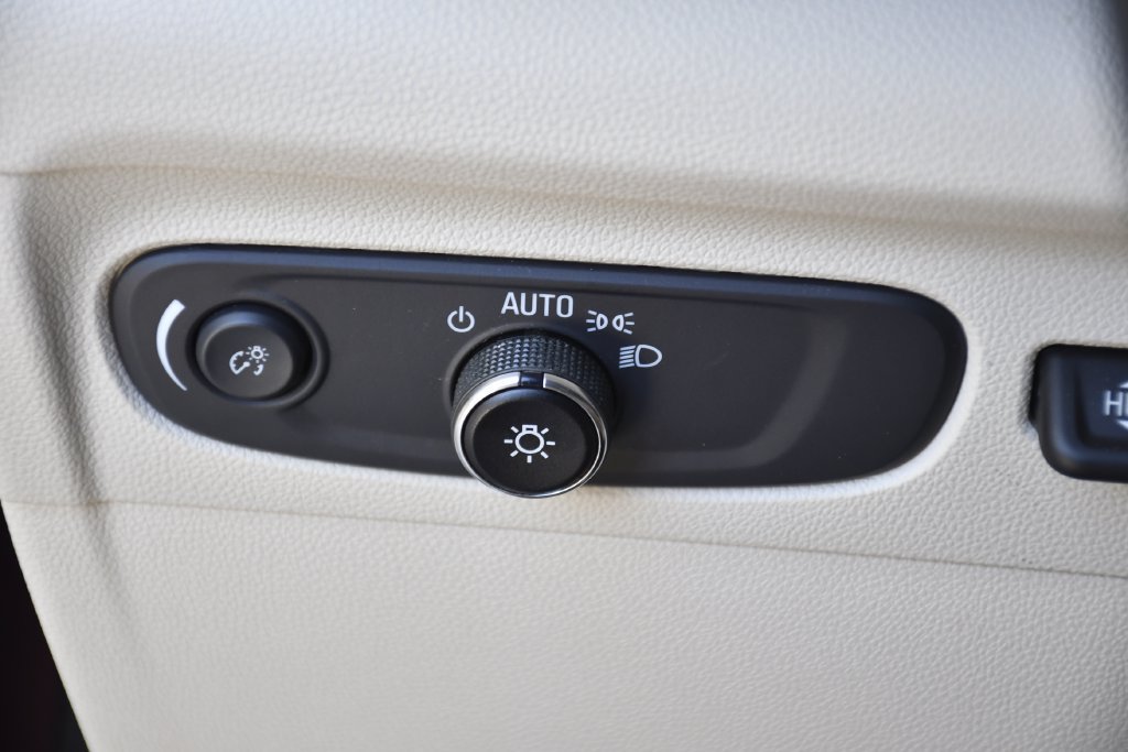 Used 2022 Buick Envision Avenir w/ Technology Package II FWD image 19