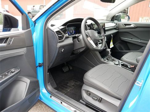 New 2025 Volkswagen Taos SE image 7