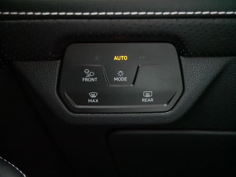 Certified 2024 Volkswagen Atlas SE image 28